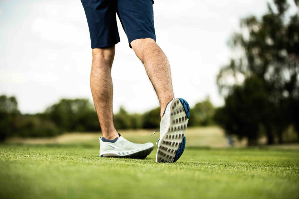 What to Wear to Golf Lessons? In-Detail Guide